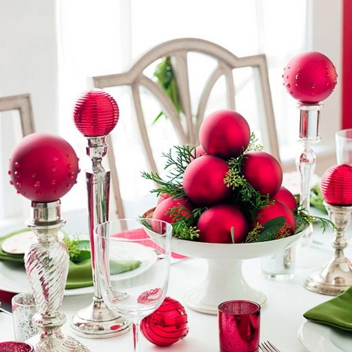 Christmas dining table decor