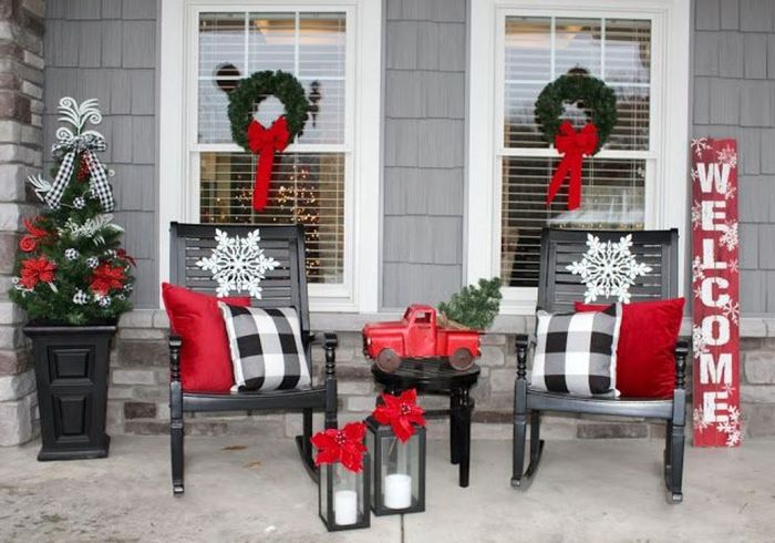 Outdoor porch christmas decor