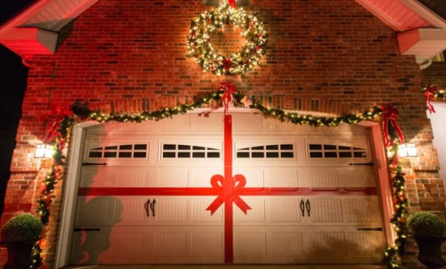 Christmas Garage Door Decor Ideas