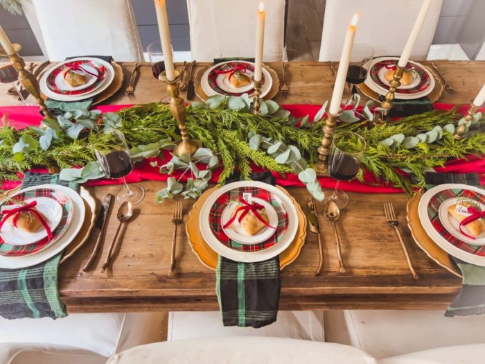 Christmas dining table decor