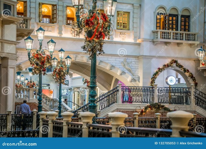 Venetian christmas italy restaurant decor